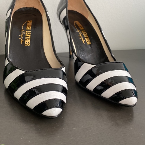 Spanish Leather Black and White Striped Pumps - Picture 3 of 11